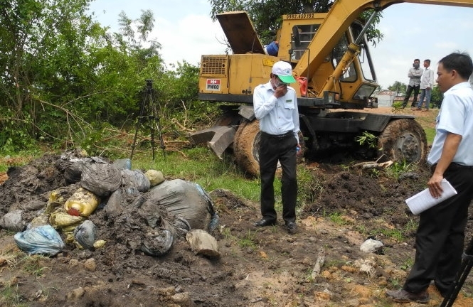 Bệnh viện tư nhân chôn lậu hơn 63.000 tấn rác thải y tế, có cả nhau thai