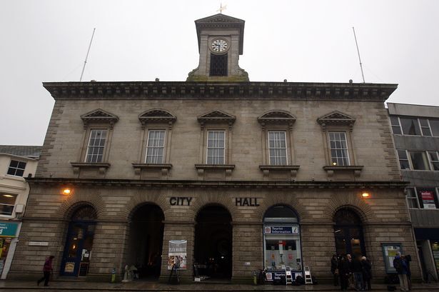 Cô gái trẻ tử vong vì nhịn đi vệ sinh 8 tuần