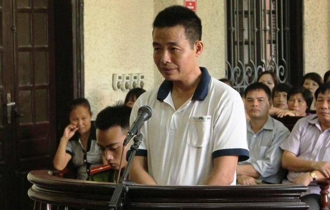 Thanh tra kho bạc đánh vợ tử vong vì... mặc váy ngắn lĩnh án