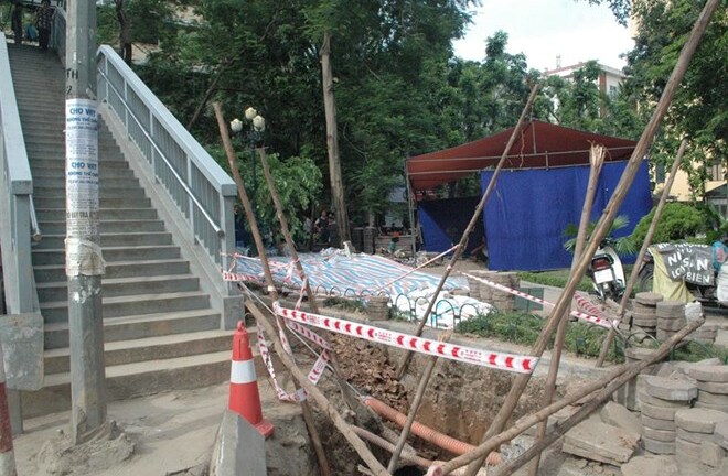 Phát lộ gần 200 bộ hài cốt khi đào mương trước đại học Công Đoàn