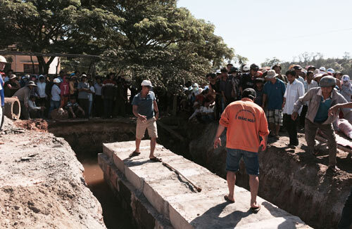 Đi chơi khuya, một thanh niên rơi xuống cống tử vong