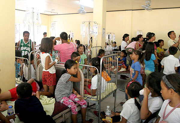 Ăn kẹo cao su, hơn 100 học sinh tiểu học nhập viện vì ngộ độc