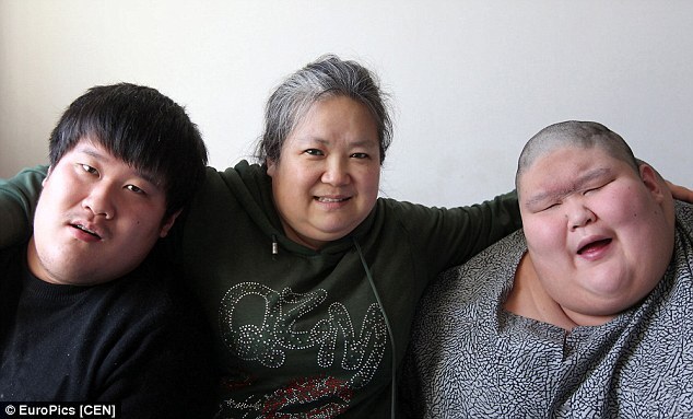 Xôn xao câu chuyện mẹ đơn thân nghị lực chăm con song sinh béo phì và tự kỷ