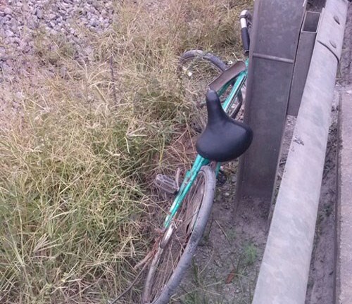 Thương tâm, mang nước cho mẹ làm đồng, bé 12 tuổi chết thảm trên đường tàu