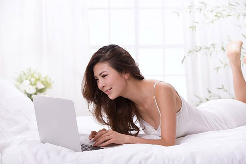 Bắt tại trận vợ bỏ con ở nhà để hú hí với nhân tình