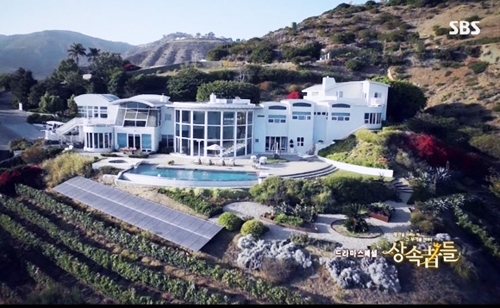 Soi cuộc sống xa hoa của hội 