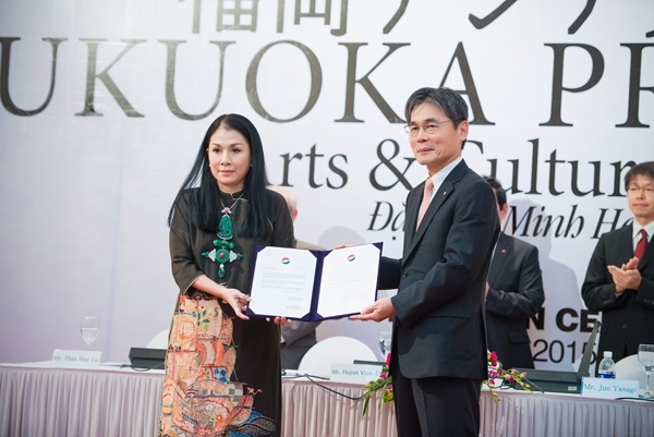 Nhà thiết kế Minh Hạnh nhận giải thưởng Fukuoka Prize 2015