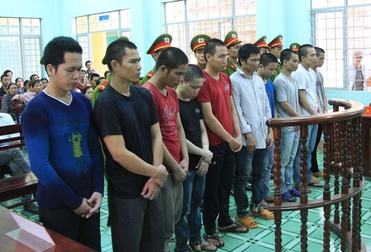 Băng cướp trói chồng, hiếp vợ lĩnh án