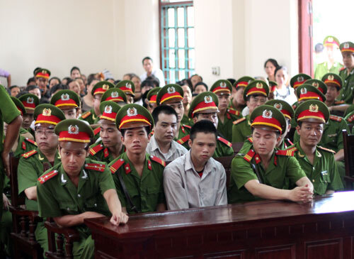 Vụ “quan tài diễu phố”: Lời khai về cuộc gọi của con rể cựu chủ tịch tỉnh