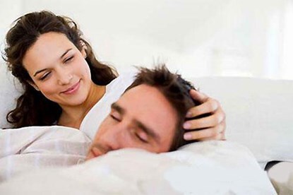 Ngã khuỵu khi phát hiện bộ đồ lót lạ treo trong nhà tắm