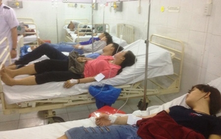 Gần 100 công nhân nhập viện sau buổi ăn tăng ca chiều