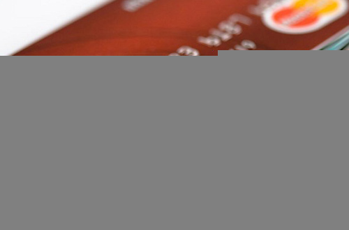 Phí ATM: Cấm ngân hàng thu ngoài biểu ban hành