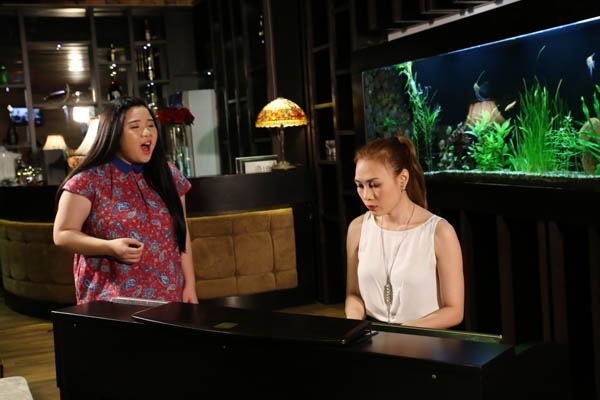 The Voice 2015: Mỹ Tâm tự tay đệm đàn cho trò cưng tập luyện