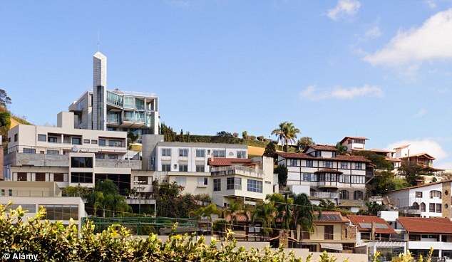 Người mẹ sốc vì con gái 10 tuổi bất ngờ sinh con