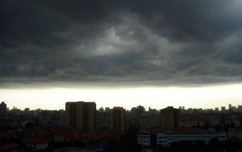 Thời tiết ngày 18/7: Bắc Bộ mưa dông, biển Đông có lốc xoáy