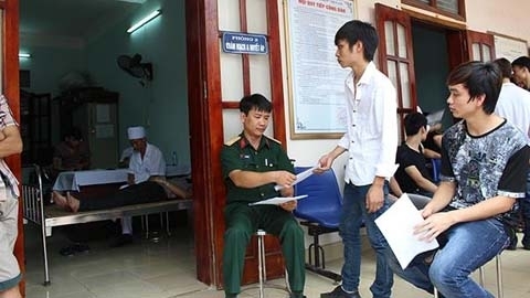 Đang đi làm ở nước ngoài có phải thực hiện nghĩa vụ quân sự?