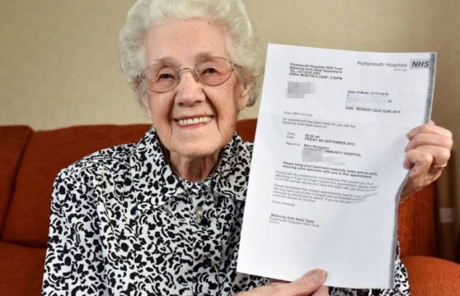 Cụ bà 99 tuổi sốc vì bị chẩn đoán đã có thai