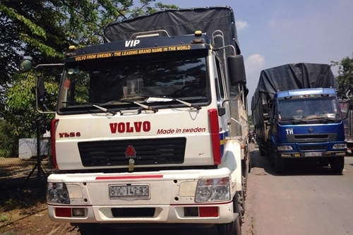 Bị xe tải 10 tấn cán qua người, bé trai 4 tuổi tử vong