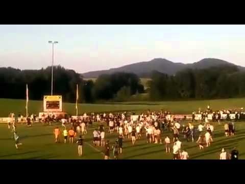 900 cổ động viên hỗn chiến kinh hoàng