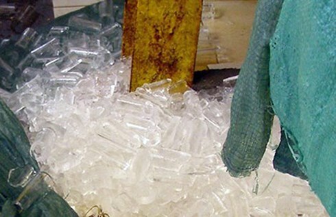 Nước đá bẩn bủa vây người tiêu dùng