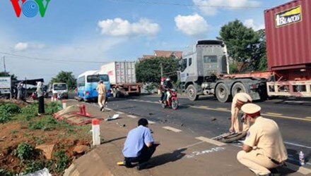 Đâm trực diện ô tô, 4 thanh niên tử vong tại chỗ