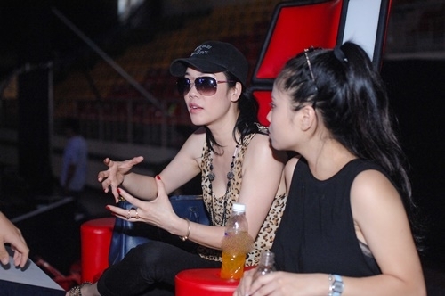 Giọng hát Việt liveshow 3: Thu Phương đến sớm theo sát học trò