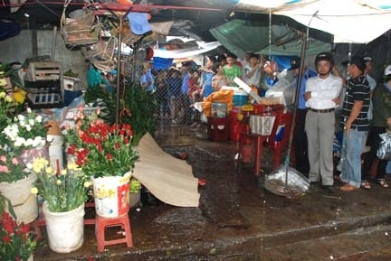 Cãi nhau với bà bán thịt lợn, nam thanh niên bị đâm chết