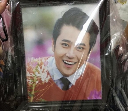 Đám tang MC Quang Minh diễn ra trong ngày mưa tầm tã