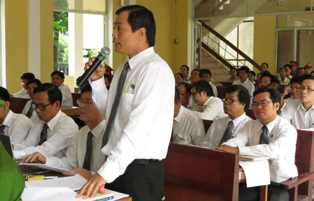 Đại gia bùng nghìn tỷ: Nhiều bị cáo khóc nức nở trước tòa