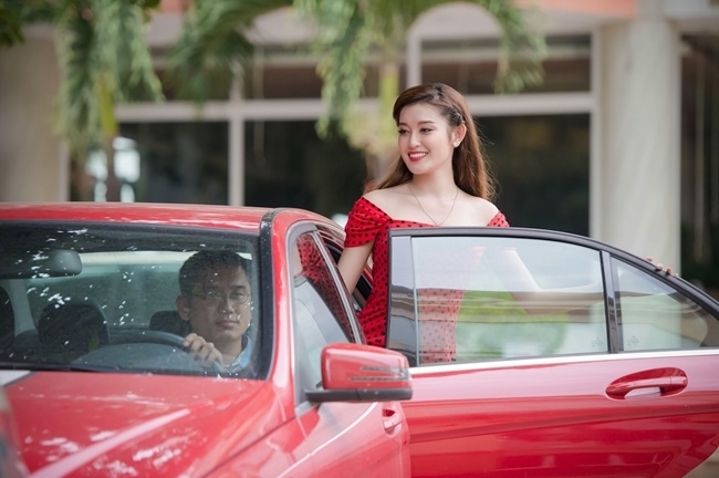 Á hậu Huyền My được bố 