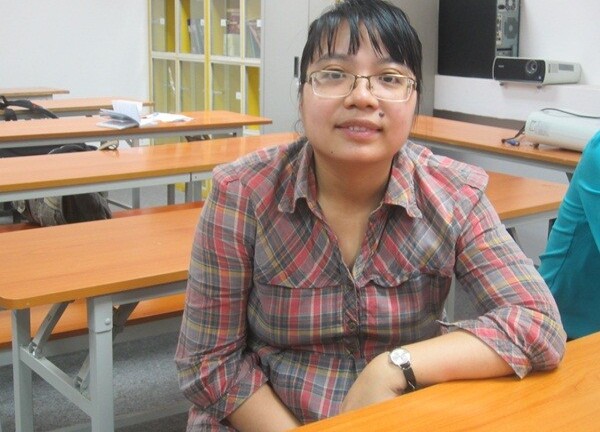 Cô giáo trung tâm ngoại ngữ