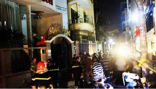 Khách sạn bùng cháy giữa đêm, 5 người ngất xỉu