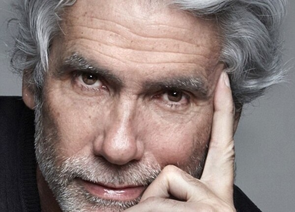 Mark Reay: Ban ngày làm người mẫu, đêm làm người vô gia cư