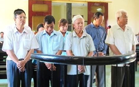 Xét xử giám đốc lấy vốn nhà nước chuyển cho công ty gia đình