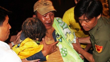 Gần 10 tiếng giải cứu bé gái 7 tuổi bị rơi xuống giếng sâu