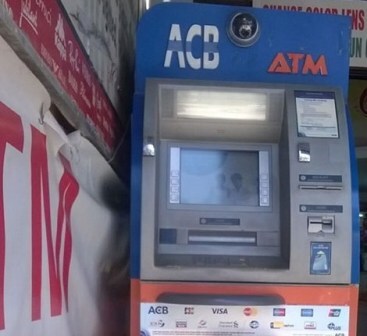 Dùng thẻ ATM giả đi rút tiền, 3 người nước ngoài bị bắt giữ