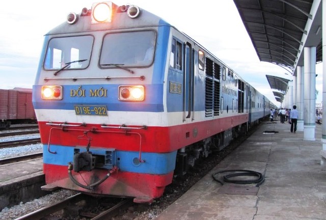 Người dân có thể tự in vé tàu bằng máy in thông dụng