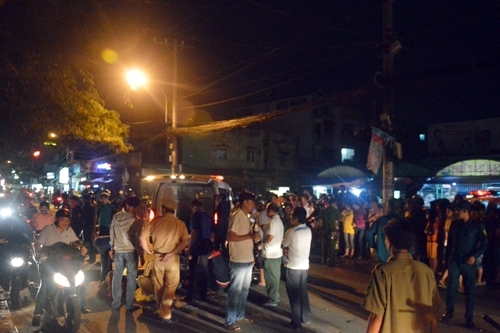 Va chạm với xe buýt, nam thanh niên chui vào gầm xe tử vong