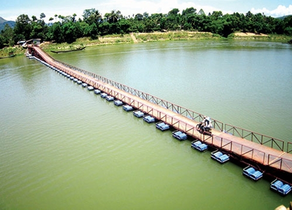 Điện Biên: 700 hộ tại xã Chiềng Sinh đã có cầu phao đi tạm sau lũ