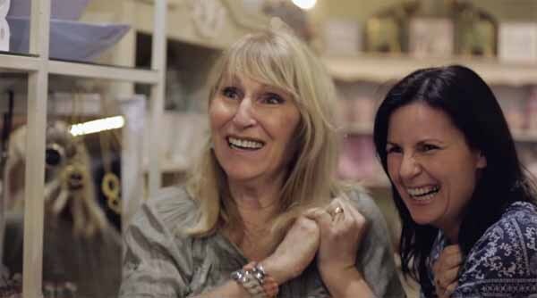 Cạo râu lần đầu sau 14 năm, người đàn ông gây ngạc nhiên cho cả gia đình