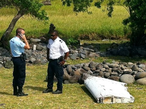Máy bay MH370 vẫn nguyên vẹn khi rơi xuống biển?