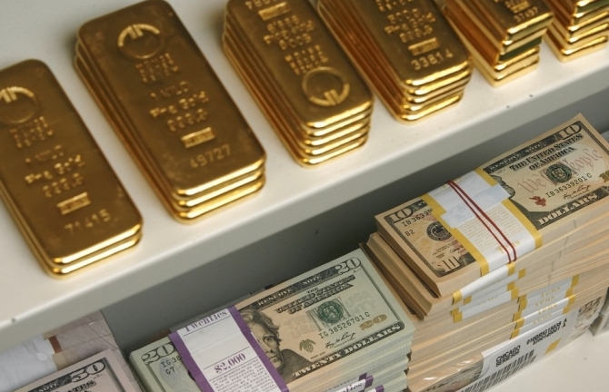 Đặt cược vào vàng và USD thời điểm này liệu có rủi ro?