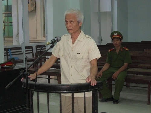 Rủ nhau đi tù vì xài bạc giả