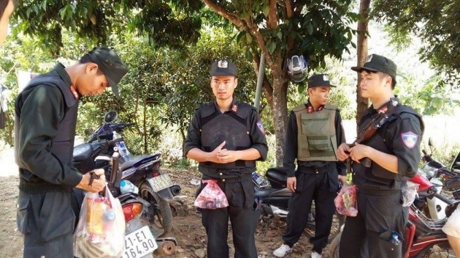 Ảnh: Lội suối, băng rừng truy lùng kẻ thảm sát 4 người ở Yên Bái