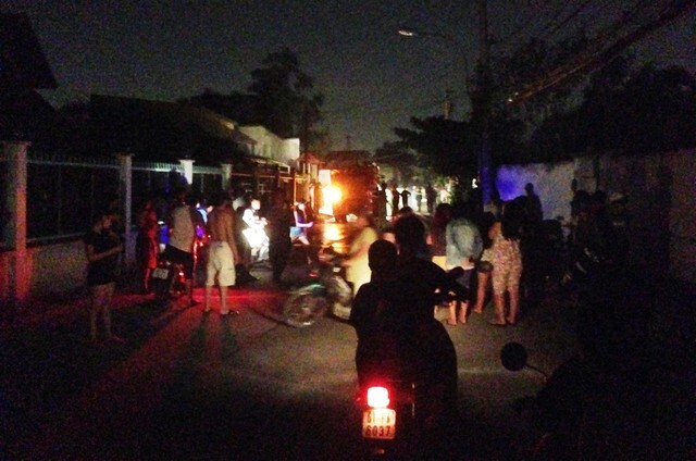 Trạm biến thế cháy nổ dữ dội, cả khu dân cư náo loạn