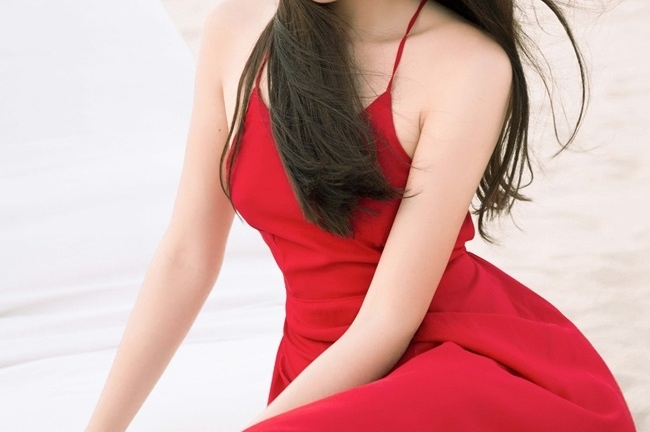 Hoa hậu Kỳ Duyên đẹp mơ màng trên biển