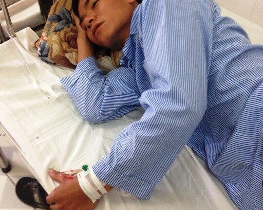 Bé trai vô tình bắn bị thương 1 người đàn ông bằng súng nhựa tự chế