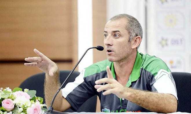 Graechen sốt cao, nghỉ việc sau khi bị bầu Đức sa thải