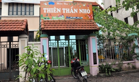 Bé 1 tuổi chết vì sặc cháo, 2 bảo mẫu sắp hầu tòa