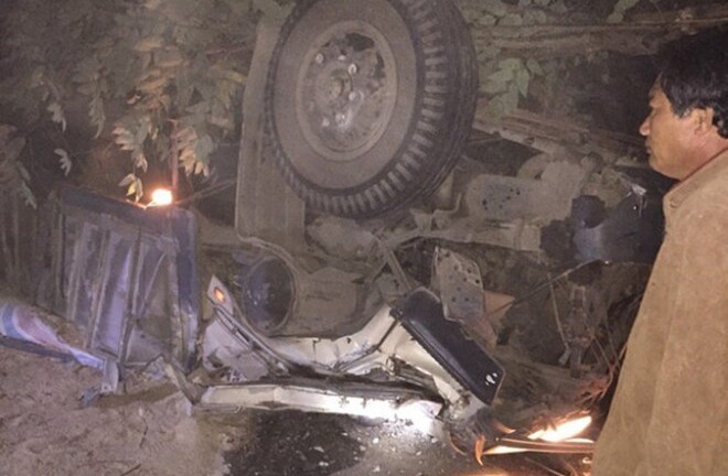 2 người tử vong vì lật xe trên đèo Lò Xo